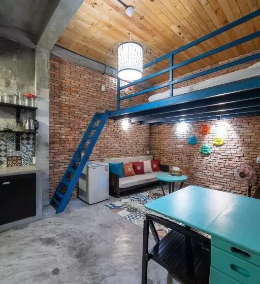 پانسیون Stay&chill   S.1: Ancient Studio Nearby Bui Vien