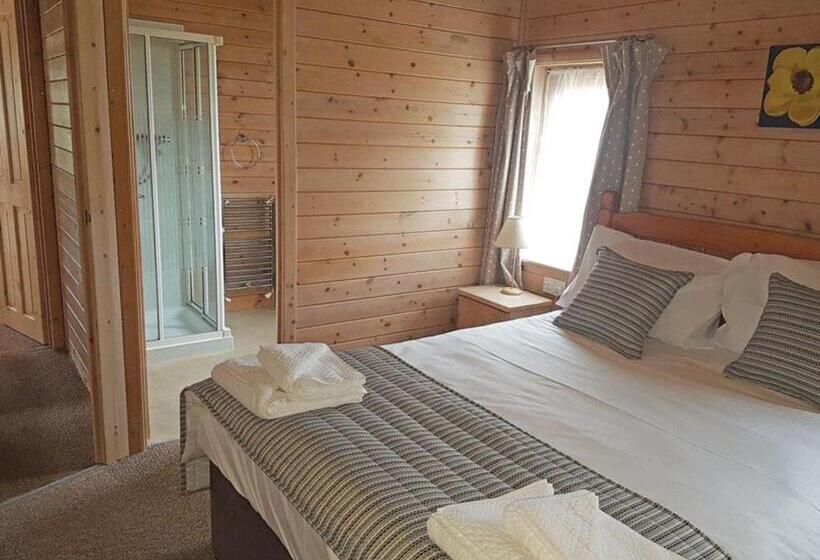 منتجع Llwyngwair Manor Holiday Park