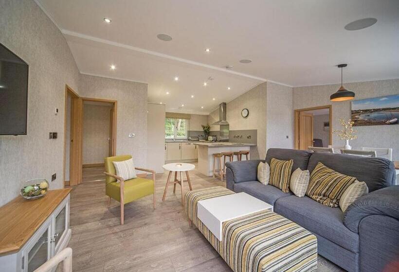 منتجع Llwyngwair Manor Holiday Park