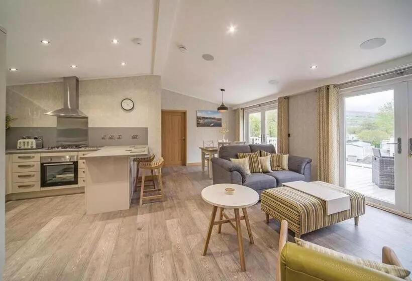 Lomakeskus Llwyngwair Manor Holiday Park