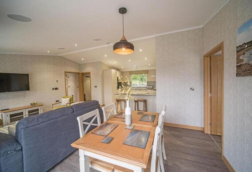 منتجع Llwyngwair Manor Holiday Park