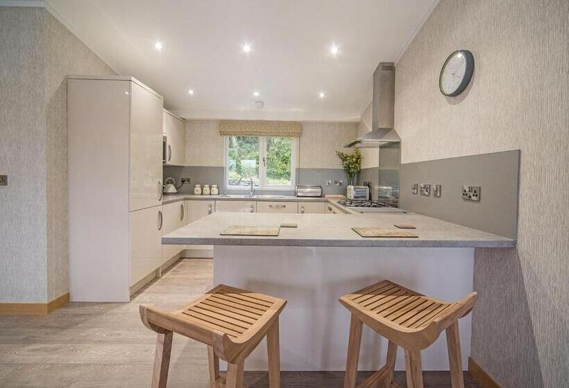 منتجع Llwyngwair Manor Holiday Park