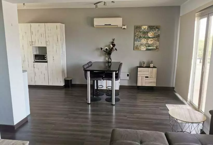 Sea View Cosy Apartment