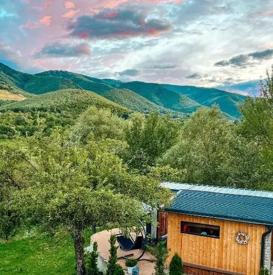 Aamiaismajoitus (B&B) Elysian Fields   The Island Tiny House