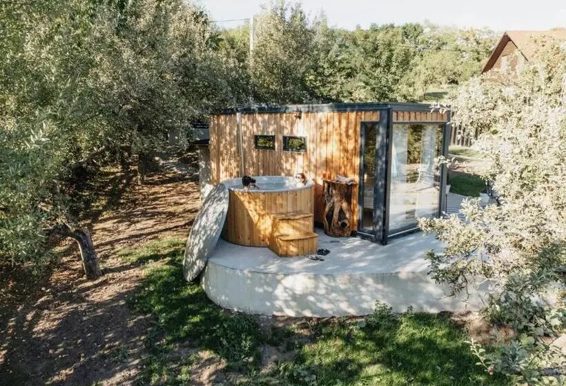 Aamiaismajoitus (B&B) Elysian Fields   The Island Tiny House