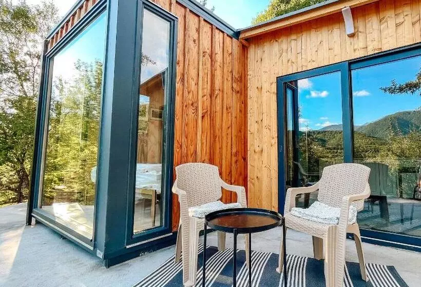 Aamiaismajoitus (B&B) Elysian Fields   The Island Tiny House