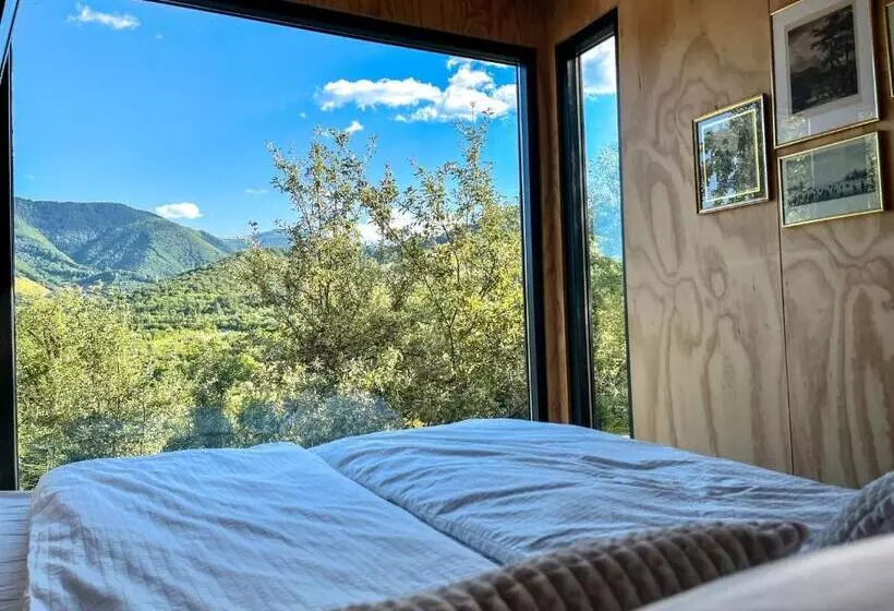 Aamiaismajoitus (B&B) Elysian Fields   The Island Tiny House