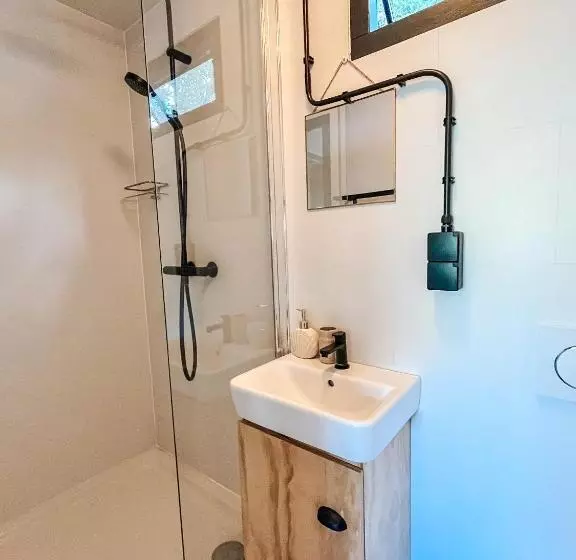 Aamiaismajoitus (B&B) Elysian Fields   The Island Tiny House