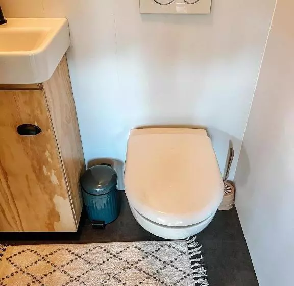 Aamiaismajoitus (B&B) Elysian Fields   The Island Tiny House