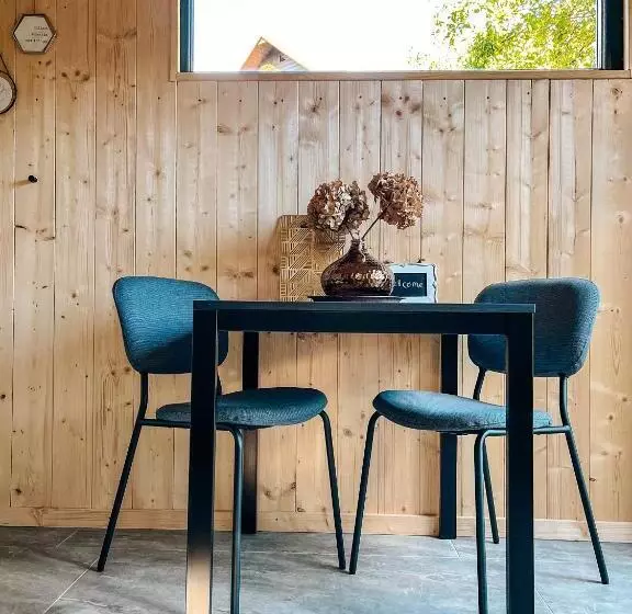 Aamiaismajoitus (B&B) Elysian Fields   The Island Tiny House