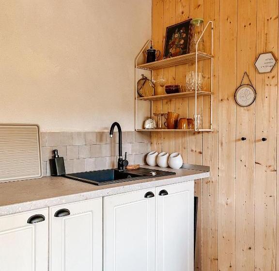 Bed and Breakfast Elysian Fields   The Island Tiny House