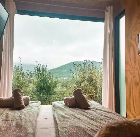 Aamiaismajoitus (B&B) Elysian Fields   The Island Tiny House