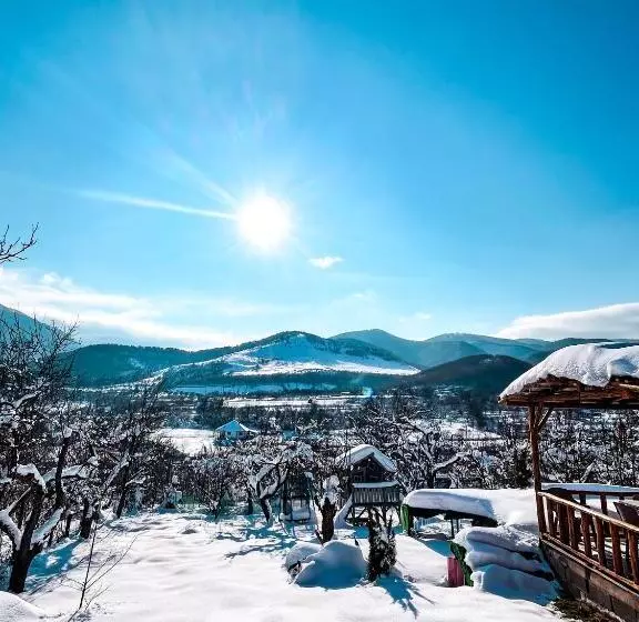 Aamiaismajoitus (B&B) Elysian Fields   The Island Tiny House