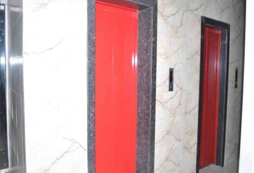 בית מלון כפרי Delux Plaza By Wb Inn