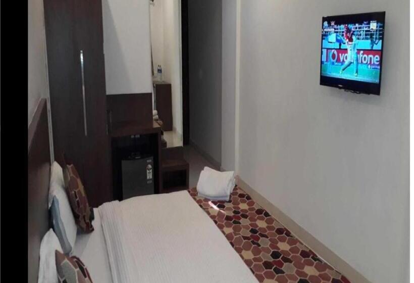 בית מלון כפרי Delux Plaza By Wb Inn