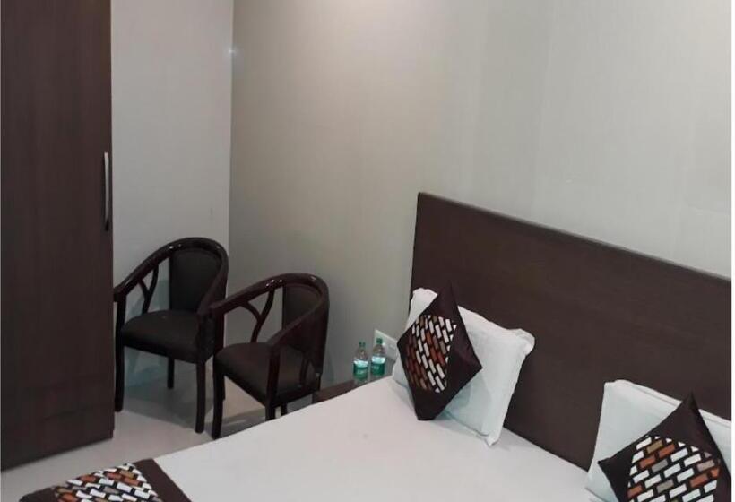 בית מלון כפרי Delux Plaza By Wb Inn