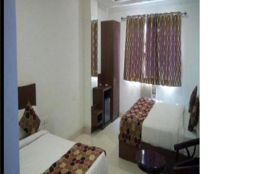 בית מלון כפרי Delux Plaza By Wb Inn