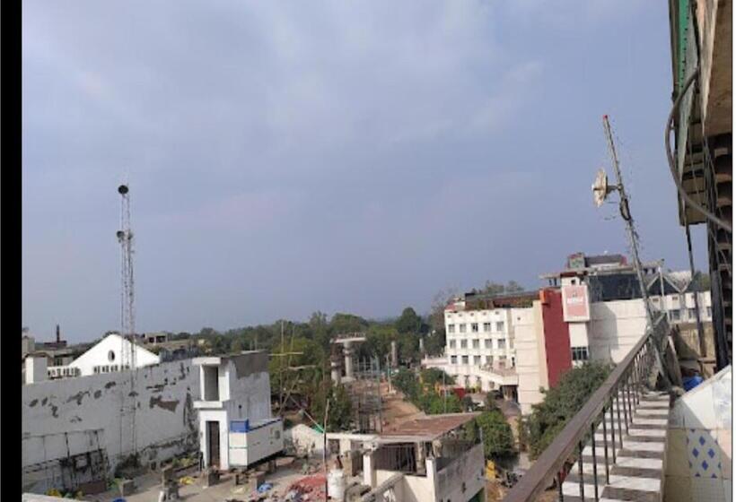 בית מלון כפרי Delux Plaza By Wb Inn