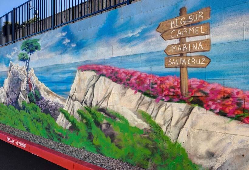 בית מלון כפרי Hampton Inn & Suites Marina