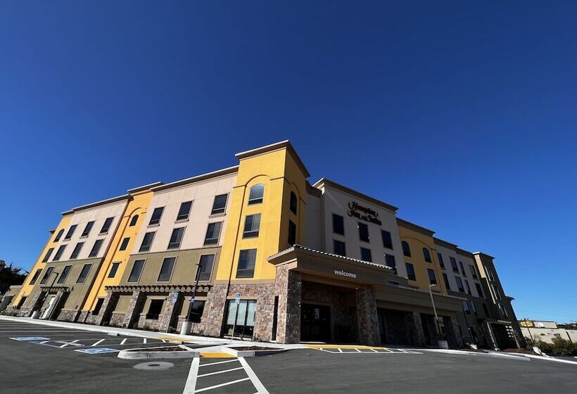 בית מלון כפרי Hampton Inn & Suites Marina