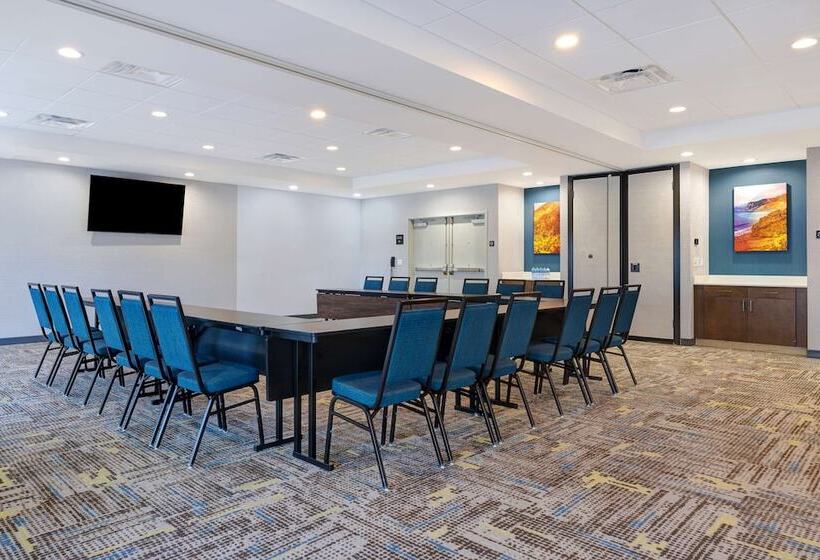 בית מלון כפרי Hampton Inn & Suites Marina