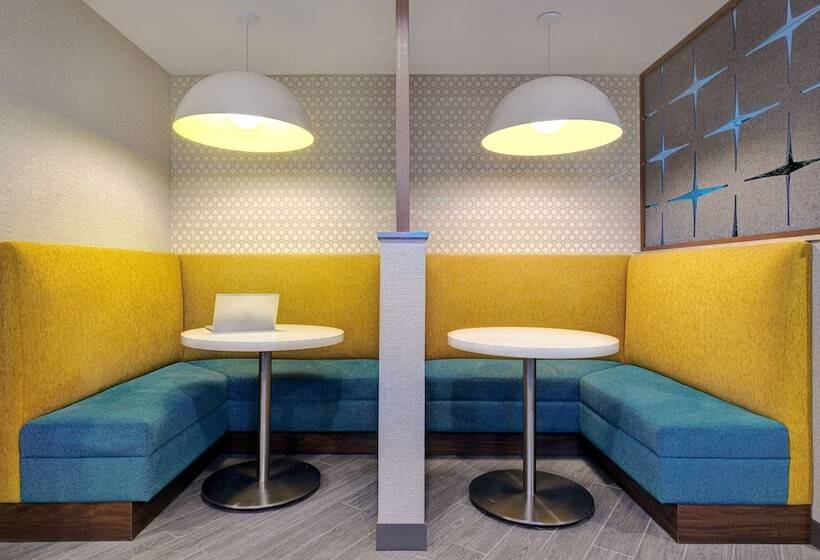 בית מלון כפרי Hampton Inn & Suites Marina