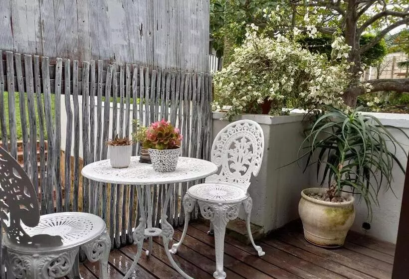 Majatalo Driftwood Suite, Villa Roc Guesthouse, Salt Rock Ballito, No Loadshedding