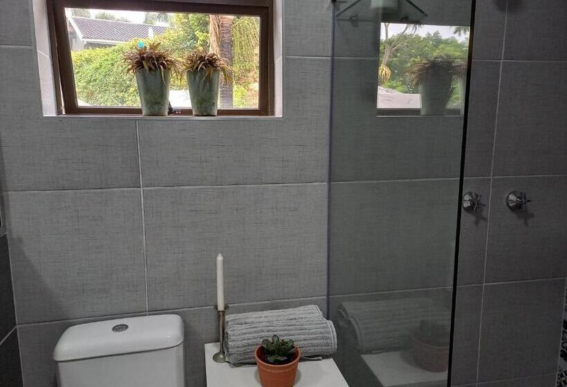 膳宿费 Driftwood Suite, Villa Roc Guesthouse, Salt Rock Ballito, No Loadshedding