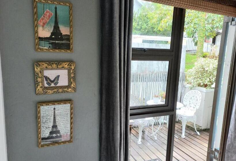 膳宿费 Driftwood Suite, Villa Roc Guesthouse, Salt Rock Ballito, No Loadshedding