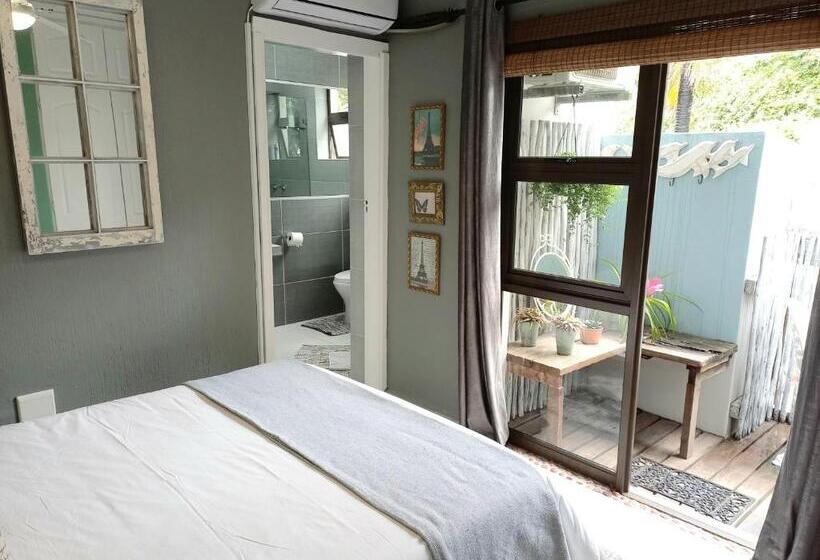 膳宿费 Driftwood Suite, Villa Roc Guesthouse, Salt Rock Ballito, No Loadshedding