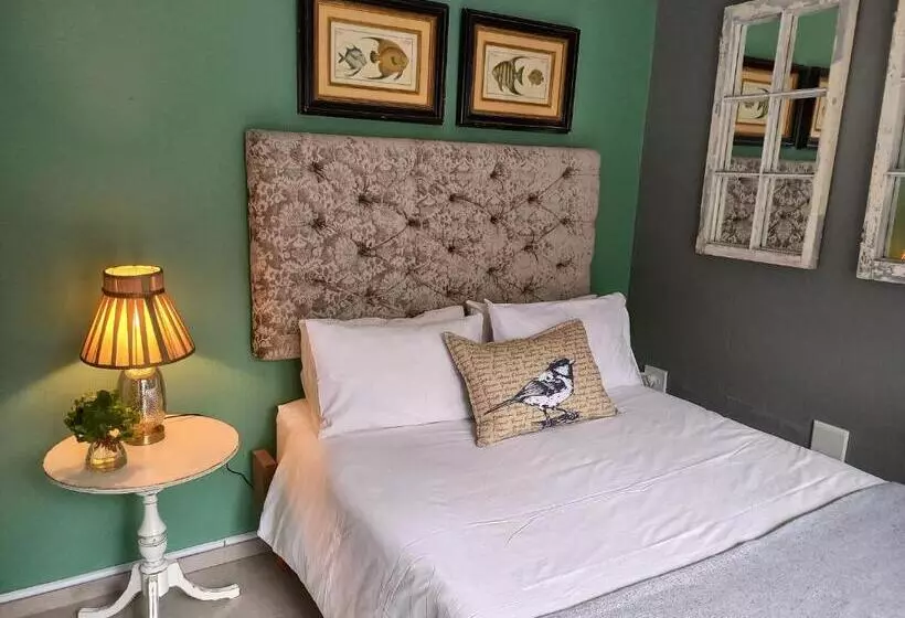 Majatalo Driftwood Suite, Villa Roc Guesthouse, Salt Rock Ballito, No Loadshedding