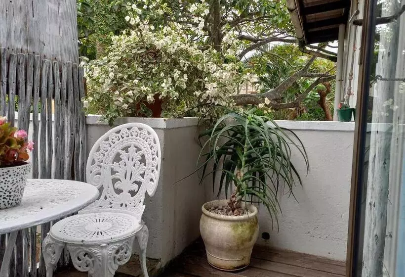 Majatalo Driftwood Suite, Villa Roc Guesthouse, Salt Rock Ballito, No Loadshedding