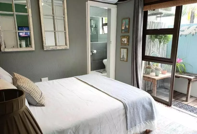 Majatalo Driftwood Suite, Villa Roc Guesthouse, Salt Rock Ballito, No Loadshedding