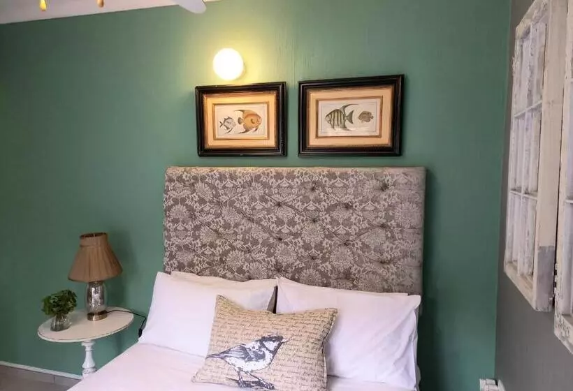 Majatalo Driftwood Suite, Villa Roc Guesthouse, Salt Rock Ballito, No Loadshedding