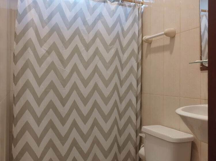 פנסיון Palmendros Hosteria