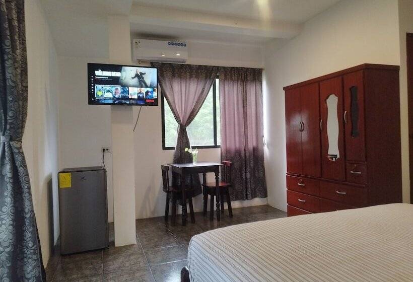 פנסיון Palmendros Hosteria