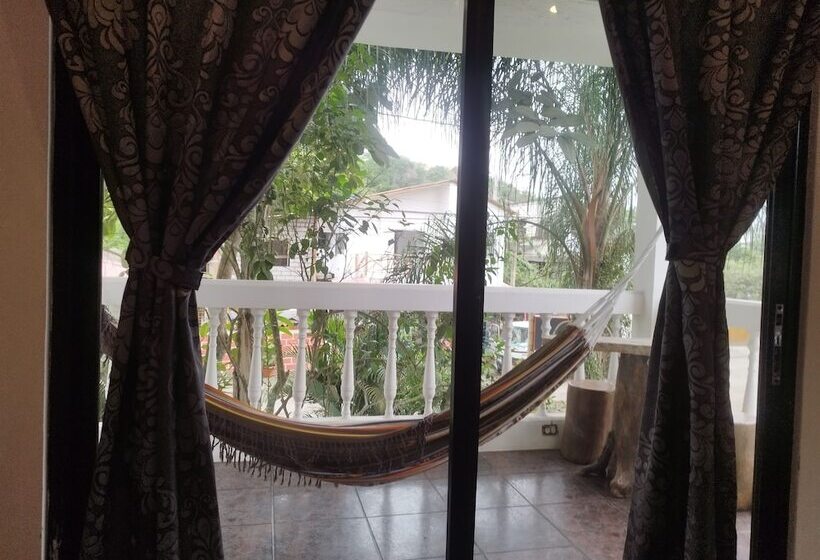 פנסיון Palmendros Hosteria