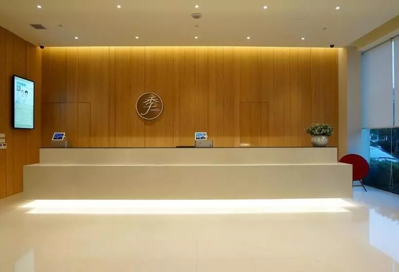 Hotel Ji Urumqi Yangzijiang Road