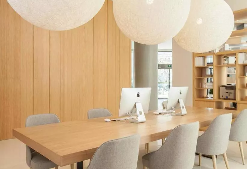 Hotel Ji Urumqi Yangzijiang Road