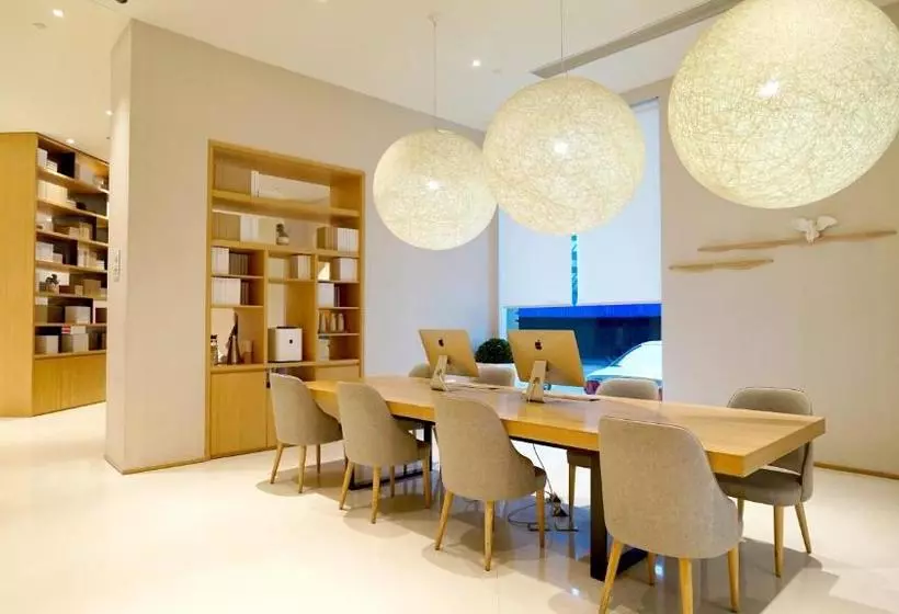 Hotel Ji Urumqi Yangzijiang Road