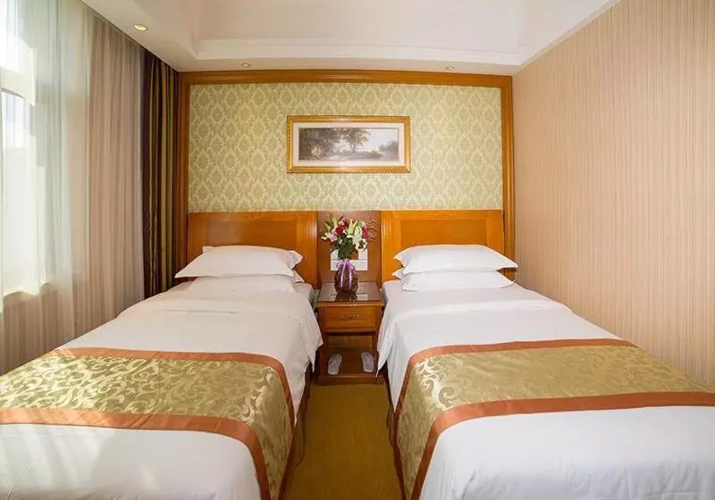 Vienna Hotel Shandong Yantao Golden Beach Taishan Road