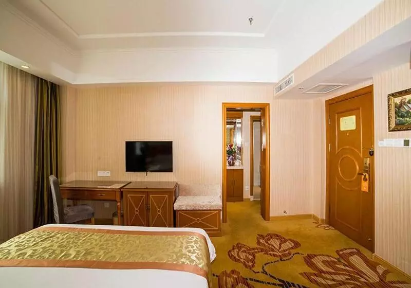 Vienna Hotel Shandong Yantao Golden Beach Taishan Road