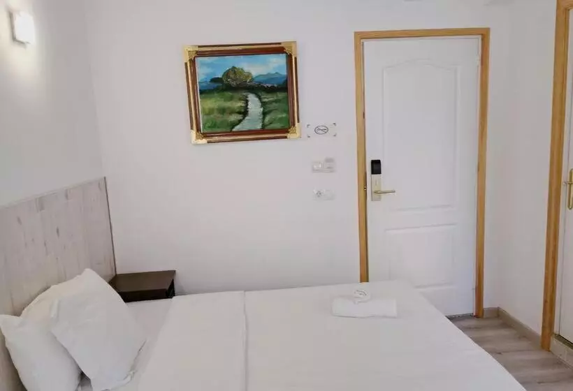 پانسیون Barcelona Coronahostal