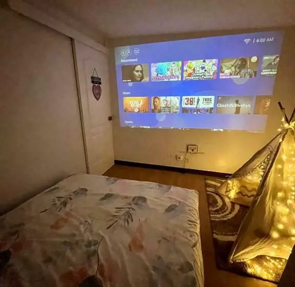Majatalo Hampton Cinema Suite