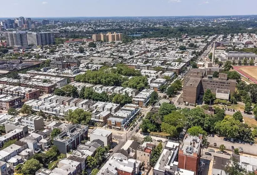 Trendy Fairmount Gem 5 Star Location, Roof Deck, Parking, Gr8 For Families