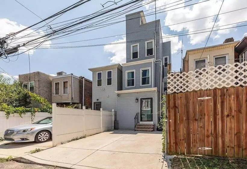Trendy Fairmount Gem 5 Star Location, Roof Deck, Parking, Gr8 For Families