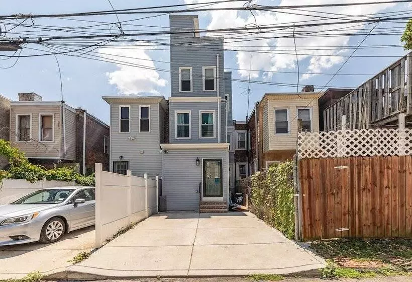 Trendy Fairmount Gem 5 Star Location, Roof Deck, Parking, Gr8 For Families