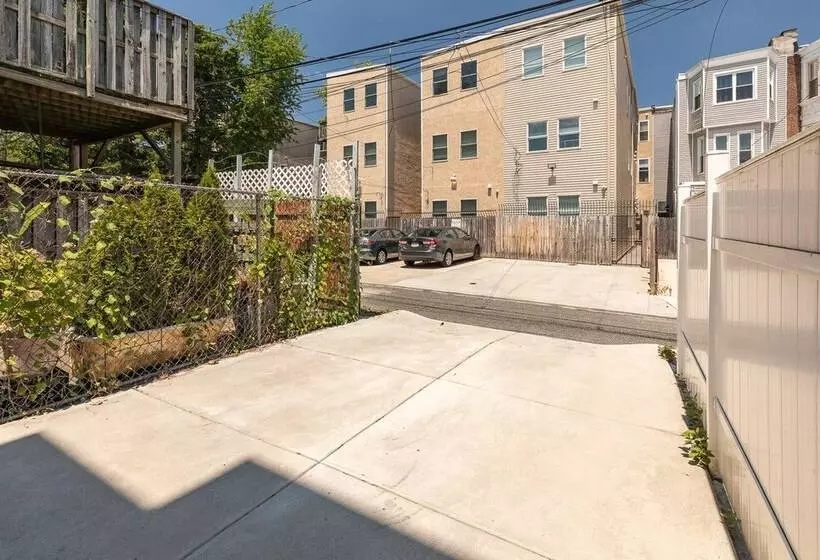 Trendy Fairmount Gem 5 Star Location, Roof Deck, Parking, Gr8 For Families