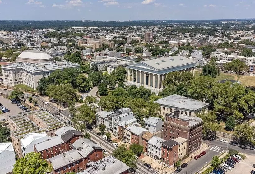Trendy Fairmount Gem 5 Star Location, Roof Deck, Parking, Gr8 For Families