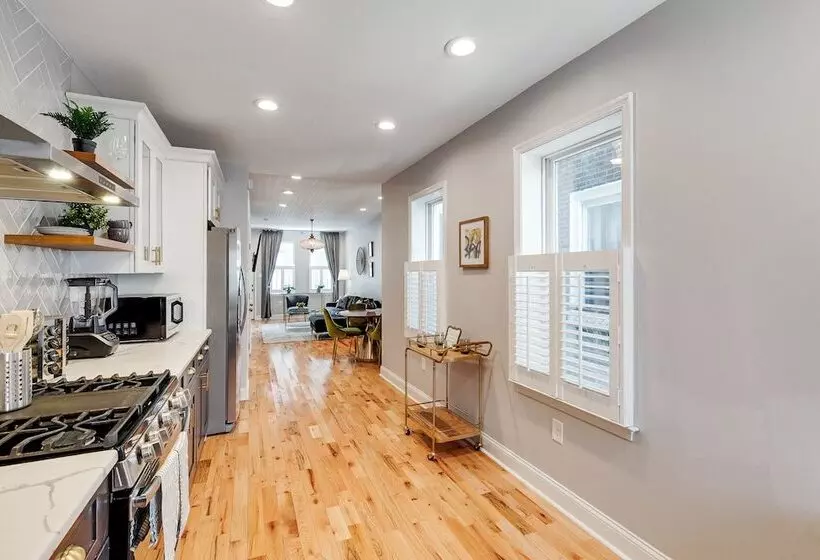 Trendy Fairmount Gem 5 Star Location, Roof Deck, Parking, Gr8 For Families